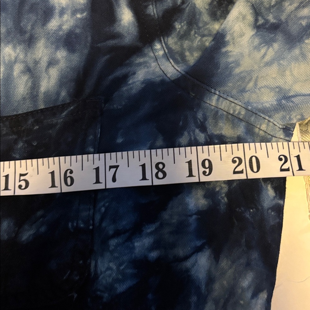 ROCK & REPUBLIC DARK BLUE TYEDYE BUTTON DOWN SHIRT SIZE LARGE PTP 21”
L/S - Picture 8 of 8